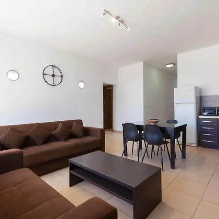 Апартаменты Spacious Pv Close To Clubs & Schools With Wifi By 360 Estates