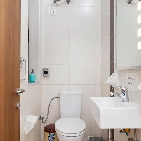 Апартаменты Spacious Pv Close To Clubs & Schools With Wifi By 360 Estates