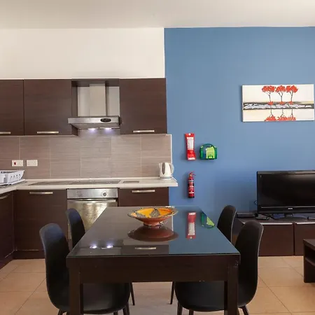 Spacious Pv Close To Clubs & Schools With Wifi By 360 Estates Apartment Saint Julian's