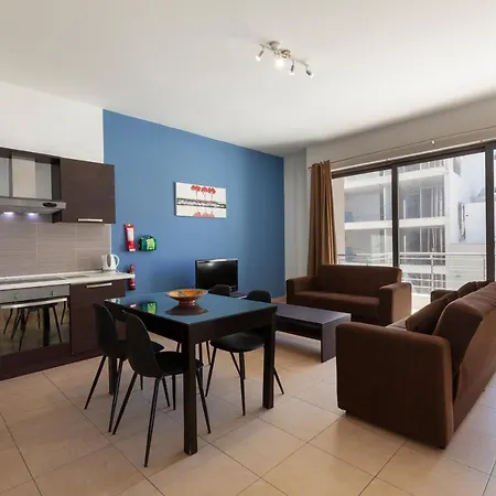 Paceville Nightlife & Apartment