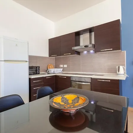 Paceville Nightlife & Apartment