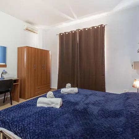 Paceville Nightlife & Apartment