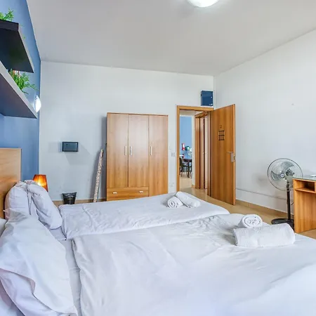 Paceville Nightlife & Apartment