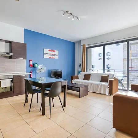 Paceville Nightlife & Apartment *
