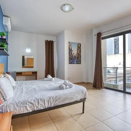 Paceville Nightlife & Apartment